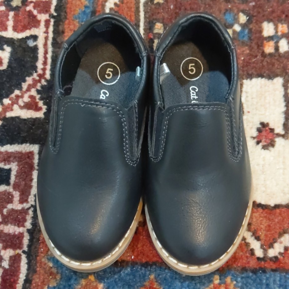 NWOT Cat & Jack boys loafers size 5